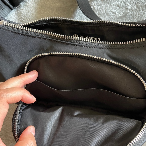 Lululemon Crossbody Bag with Nano Pouch 2L Black - Picture 8 of 10